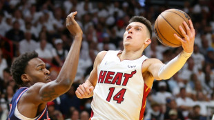Play-offs NBA: Miami et Phoenix se rapprochent des finales de conf&eacute;rences