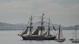 Veleiro 'Bel&eacute;m' com a chama ol&iacute;mpica zarpa da Gr&eacute;cia para o sul da Fran&ccedil;a