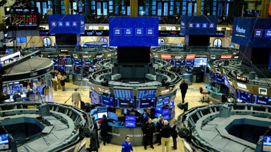 Wall Street termine en baisse, sujette aux prises de b&eacute;n&eacute;fices
