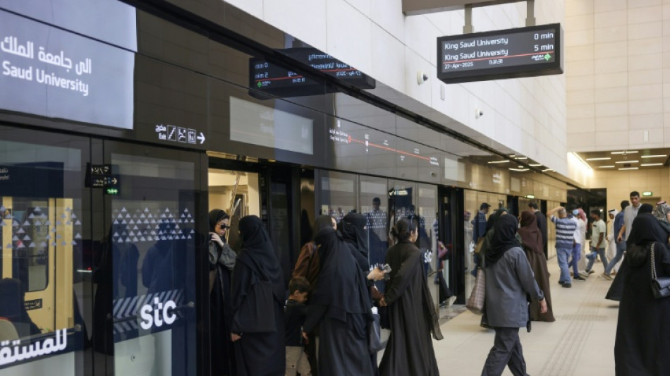 Mulheres sauditas praticam dan&ccedil;a do ventre em segredo