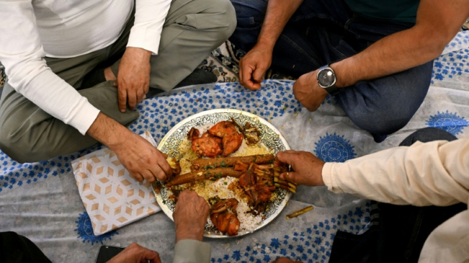 Entre festins et musique, les mariages cachemiris perp&eacute;tuent les traditions