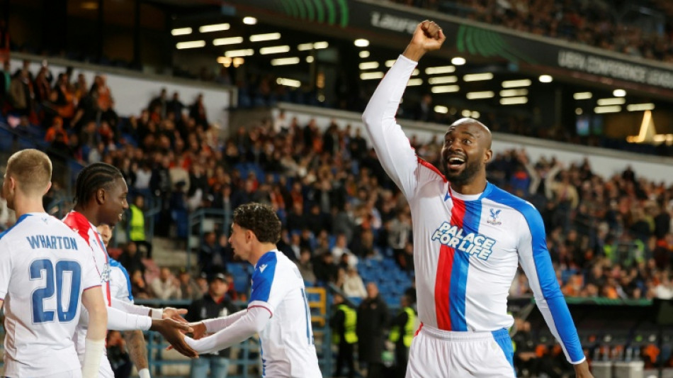Crystal Palace derrota Shakhtar (3-1) na ida das semis da Conference; Rayo Vallecano vence Strasbourg
