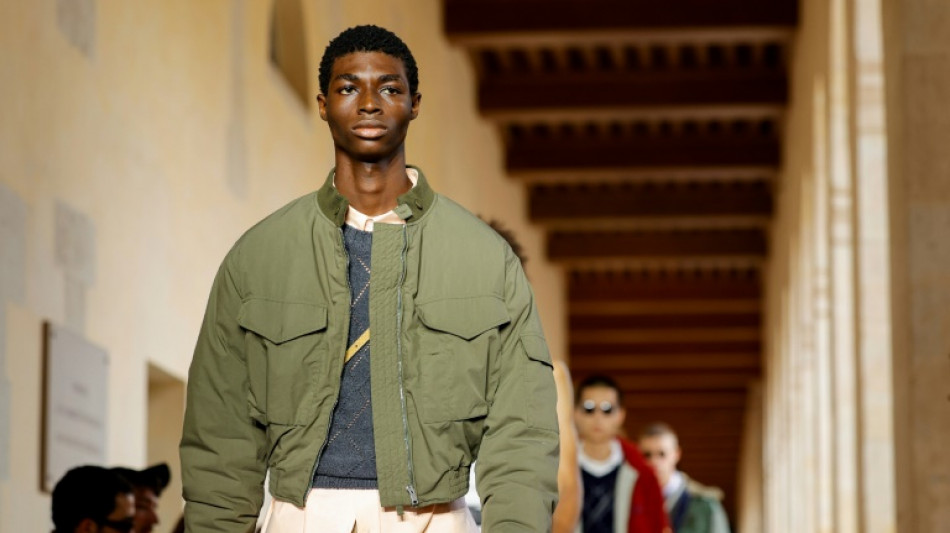 A Paris, l'homme Givenchy pr&ecirc;t &agrave; tout