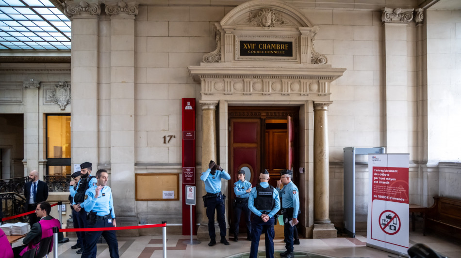 Procura chiede la libertà vigilata per Sarkozy
