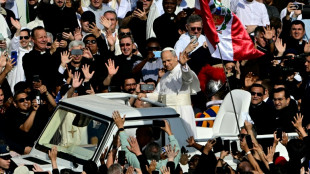 Papst Leo XIV. vor Amtseinführung erstmals im Papmobil auf dem Petersplatz