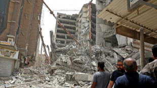 Al menos seis muertos en el derrumbe de un edificio en Ir&aacute;n