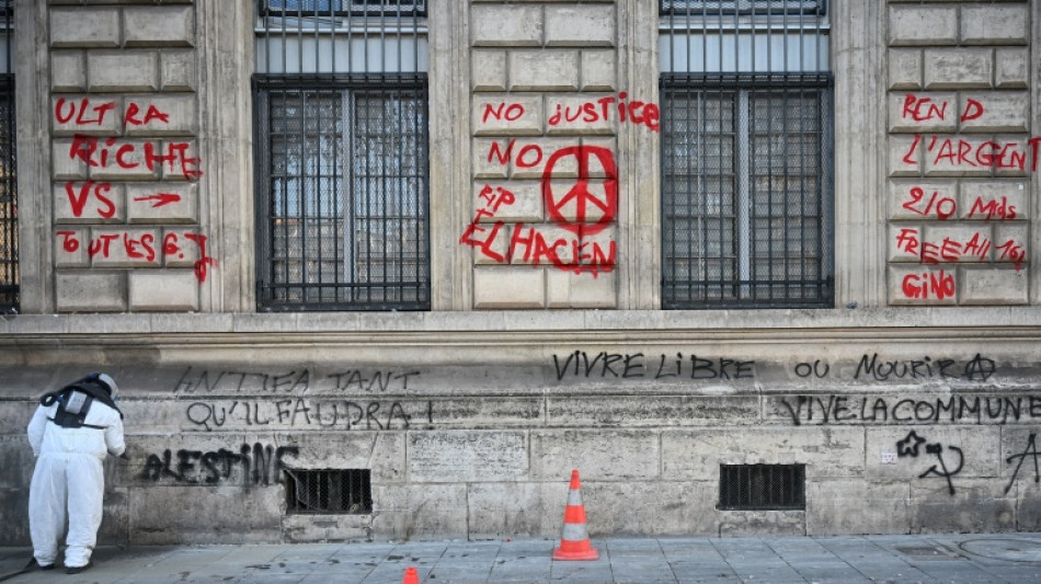Macron promete firmeza em meio a novos dist&uacute;rbios na Fran&ccedil;a
