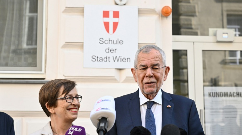 &Ouml;sterreichs Pr&auml;sident Van der Bellen laut Hochrechnungen wiedergew&auml;hlt