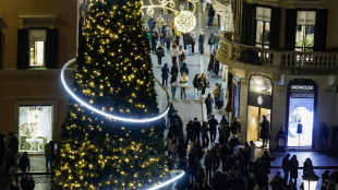 Codacons, tra Natale e S. Stefano spesi 17,1 miliardi in cibo, doni e viaggi