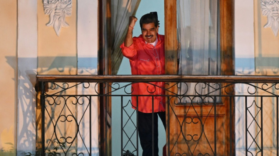Venezuela se tinge de vermelho chavista após boicote da oposição nas eleições