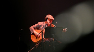 El cantautor Silvio Rodr&iacute;guez querr&iacute;a su fusil AKM si EEUU agrede a Cuba