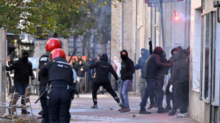 Pol&iacute;cia espanhola prende 17 pessoas por confrontos em manifesta&ccedil;&atilde;o fascista