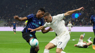 Calcio: l'Inter perde Dumfries, operato alla caviglia