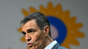 Sánchez acusa a la derecha española de sacrificar servicios públicos para hacer negocios "inmorales"