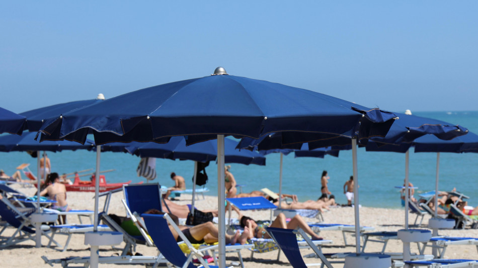 Federconsumatori, scatta caro-spiagge, aumenti del 2,3%