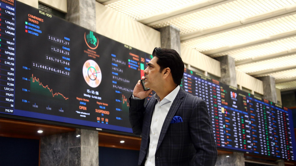 Borsa: Asia positiva con tregua sullo shutdown, Tokyo +0,43%