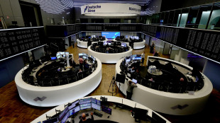 Borsa: l'Europa negativa, petrolio e gas in aumento