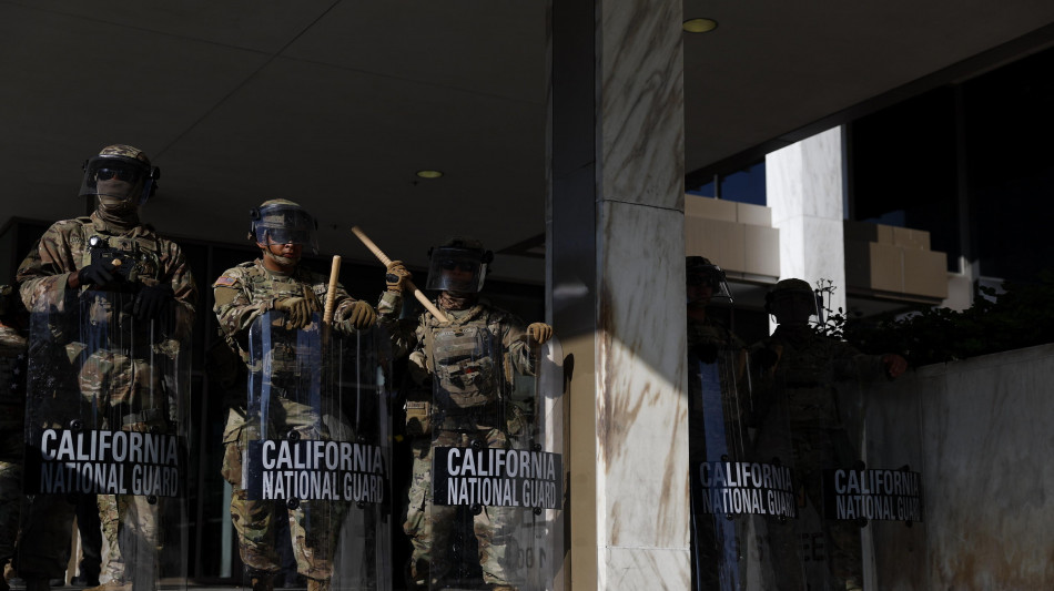 Guardia Nazionale ferma alcuni manifestanti a Los Angeles