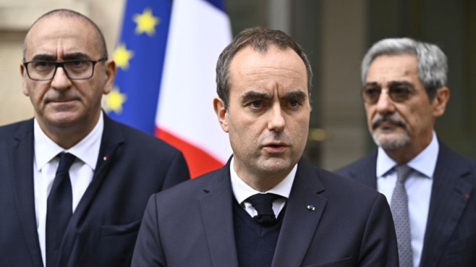 Primeiro-ministro franc&ecirc;s solicita 'toques de recolher' em cidades ap&oacute;s dist&uacute;rbios
