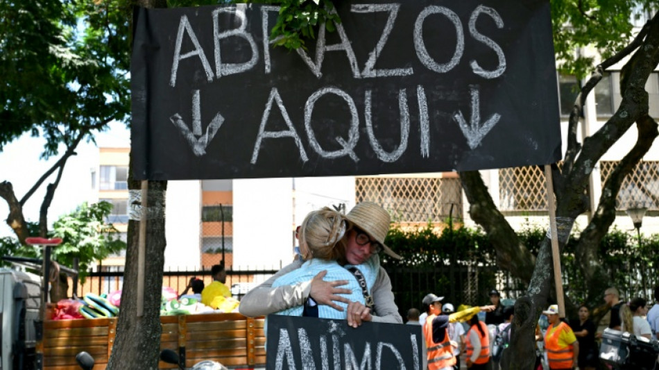 En medio de la zozobra tras el terremoto en Colombia, surge un espacio para dar abrazos