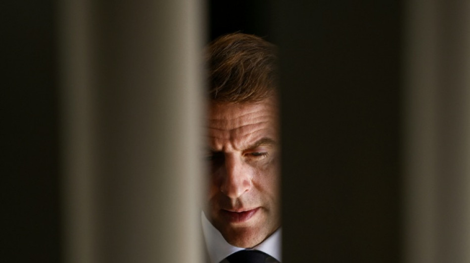 Macron amea&ccedil;a antecipar elei&ccedil;&otilde;es na Fran&ccedil;a se primeiro-ministro cair no Parlamento