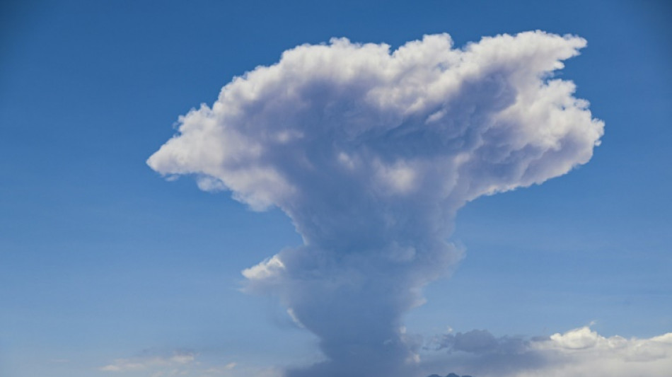 Lascar Volcano in Chile stirs, sending plume skyward