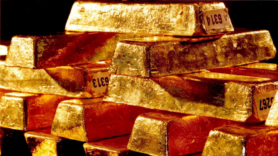Oro sempre sui massimi, contratto giugno a 3.057,70 dollari