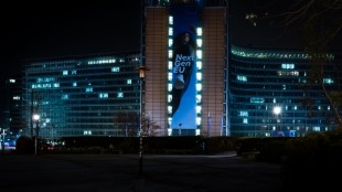 Zum hundertjährigen Bestehen: Der Akt der Erneuerung der Kiswah der Kaaba verkörpert die aufopfernde Pflege des Königreichs Saudi-Arabien zur Erhaltung der beiden Heiligen Moscheen